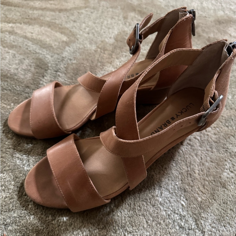Lucky Brand Tan Sandals Crisscross Strap Design